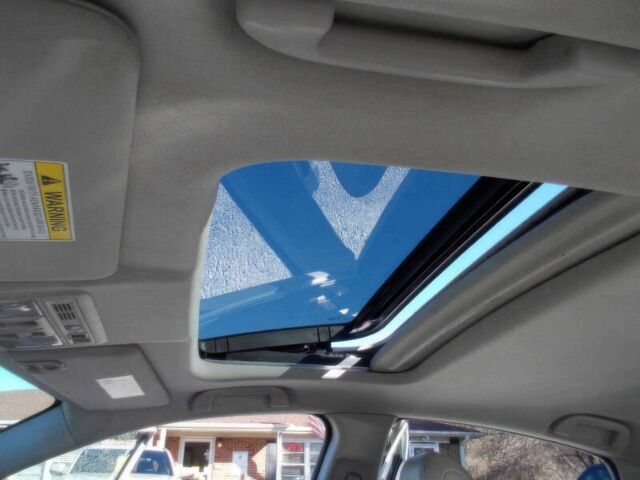 Белый Хонда Инсайт, объемом двигателя 1.5 л и пробегом 41 тыс. км за 6000 $, фото 9 на Automoto.ua