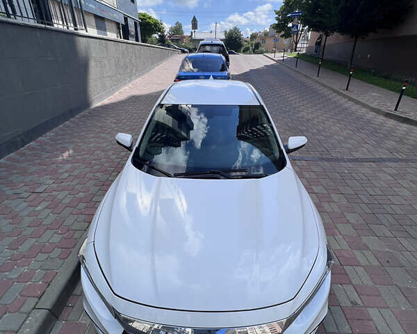 Белый Хонда Инсайт, объемом двигателя 1.5 л и пробегом 110 тыс. км за 18999 $, фото 5 на Automoto.ua