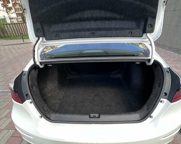 Белый Хонда Инсайт, объемом двигателя 1.5 л и пробегом 110 тыс. км за 18999 $, фото 14 на Automoto.ua