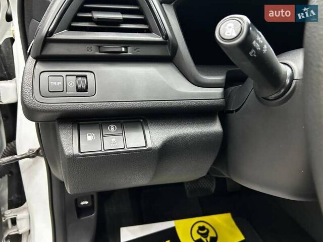 Белый Хонда Инсайт, объемом двигателя 1.5 л и пробегом 105 тыс. км за 18500 $, фото 8 на Automoto.ua