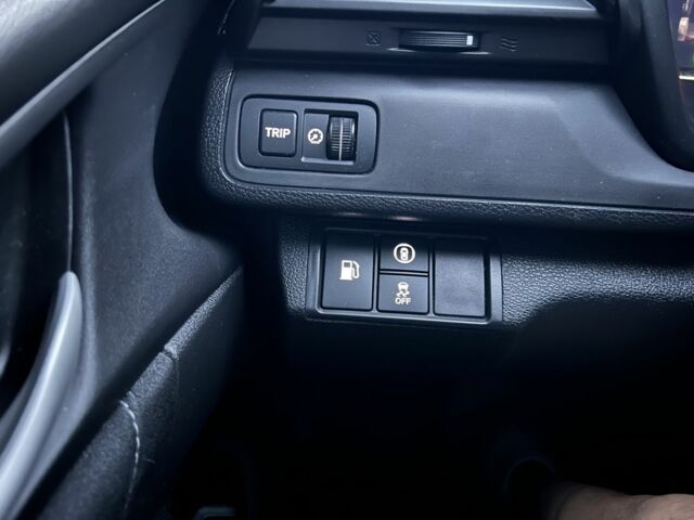 Белый Хонда Инсайт, объемом двигателя 1.5 л и пробегом 150 тыс. км за 15500 $, фото 16 на Automoto.ua