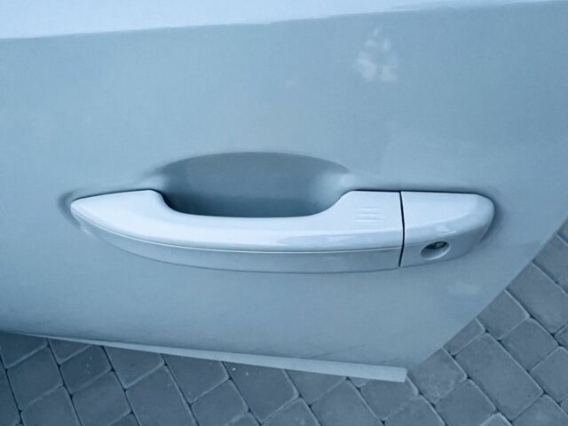 Белый Хонда Инсайт, объемом двигателя 1.5 л и пробегом 150 тыс. км за 15500 $, фото 8 на Automoto.ua