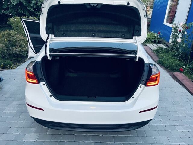 Белый Хонда Инсайт, объемом двигателя 1.5 л и пробегом 150 тыс. км за 15500 $, фото 4 на Automoto.ua