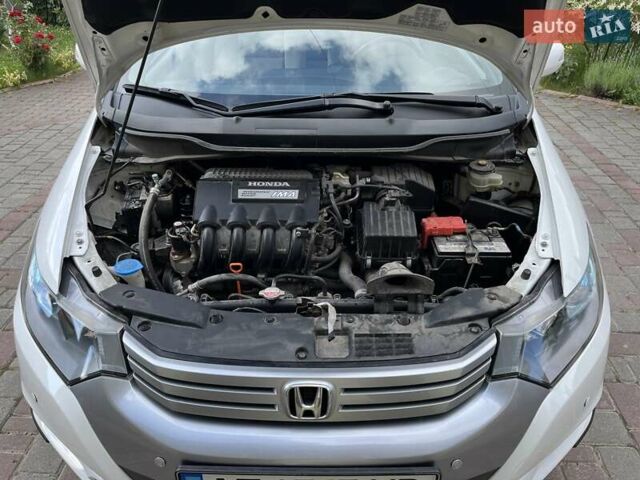 Хонда Инсайт, объемом двигателя 1.34 л и пробегом 76 тыс. км за 9300 $, фото 5 на Automoto.ua