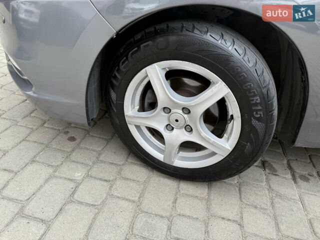 Серый Хонда Инсайт, объемом двигателя 1.3 л и пробегом 120 тыс. км за 7500 $, фото 10 на Automoto.ua