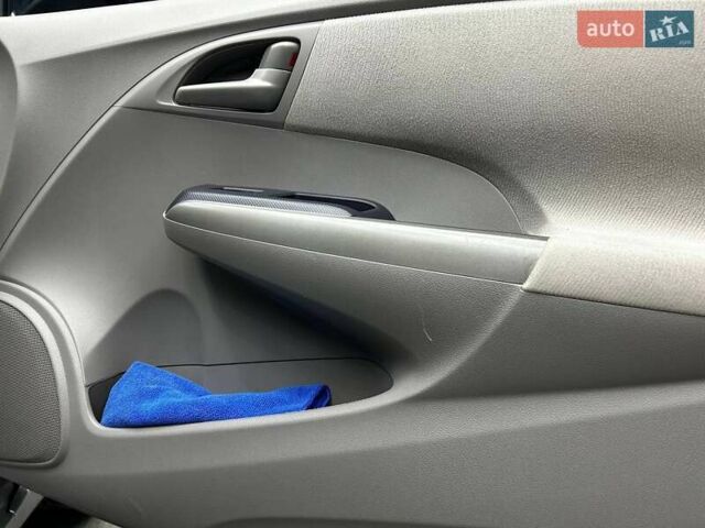 Серый Хонда Инсайт, объемом двигателя 1.34 л и пробегом 222 тыс. км за 7800 $, фото 17 на Automoto.ua