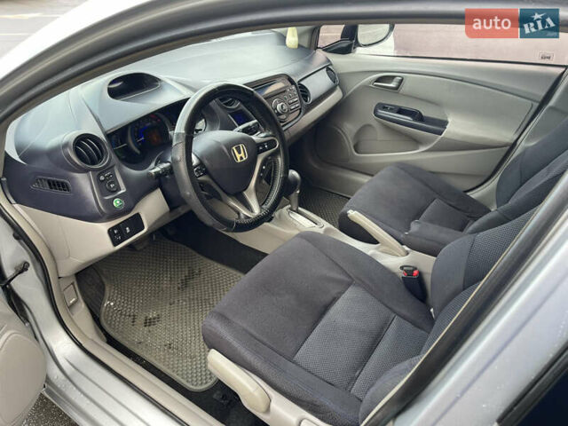 Серый Хонда Инсайт, объемом двигателя 1.3 л и пробегом 295 тыс. км за 4999 $, фото 7 на Automoto.ua