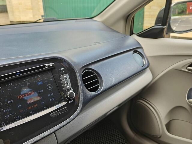 Сірий Хонда Інсайт, об'ємом двигуна 1.3 л та пробігом 180 тис. км за 5400 $, фото 19 на Automoto.ua