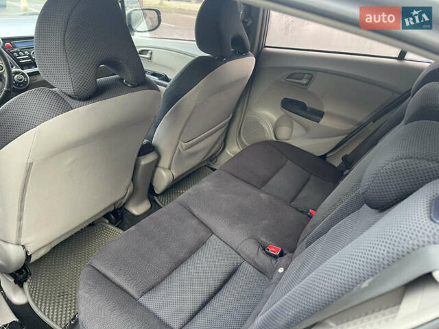 Сірий Хонда Інсайт, об'ємом двигуна 1.3 л та пробігом 294 тис. км за 5199 $, фото 7 на Automoto.ua