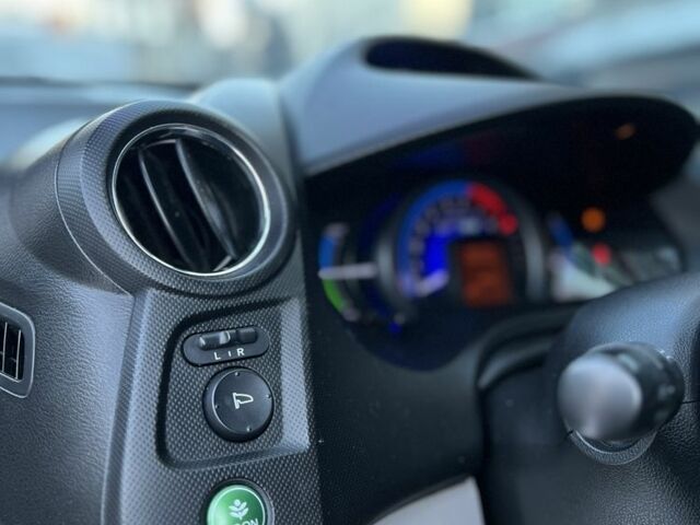 Серый Хонда Инсайт, объемом двигателя 1.3 л и пробегом 288 тыс. км за 6550 $, фото 16 на Automoto.ua