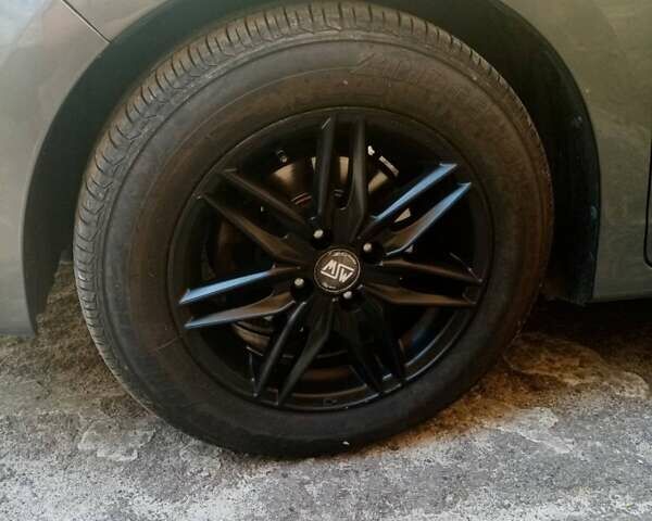 Серый Хонда Инсайт, объемом двигателя 1.34 л и пробегом 228 тыс. км за 8000 $, фото 14 на Automoto.ua