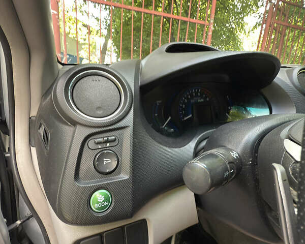 Сірий Хонда Інсайт, об'ємом двигуна 1.3 л та пробігом 300 тис. км за 6100 $, фото 23 на Automoto.ua