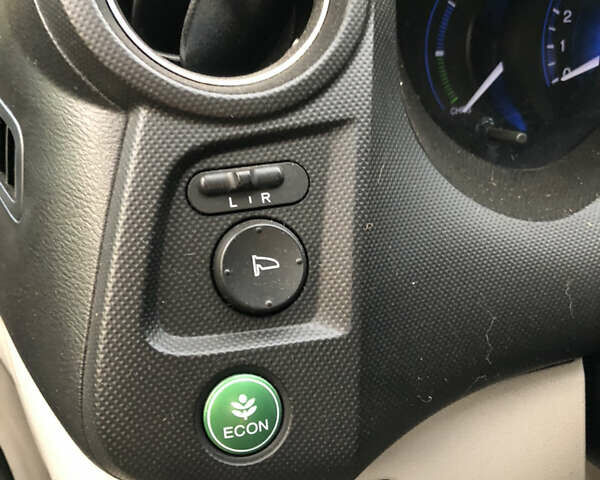 Серый Хонда Инсайт, объемом двигателя 1.34 л и пробегом 230 тыс. км за 7900 $, фото 15 на Automoto.ua