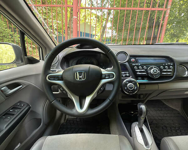 Сірий Хонда Інсайт, об'ємом двигуна 1.3 л та пробігом 300 тис. км за 6100 $, фото 22 на Automoto.ua