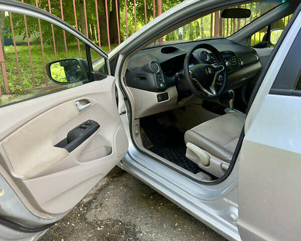 Сірий Хонда Інсайт, об'ємом двигуна 1.3 л та пробігом 300 тис. км за 6100 $, фото 17 на Automoto.ua