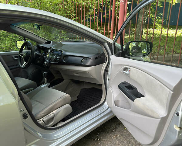 Сірий Хонда Інсайт, об'ємом двигуна 1.3 л та пробігом 300 тис. км за 6100 $, фото 20 на Automoto.ua