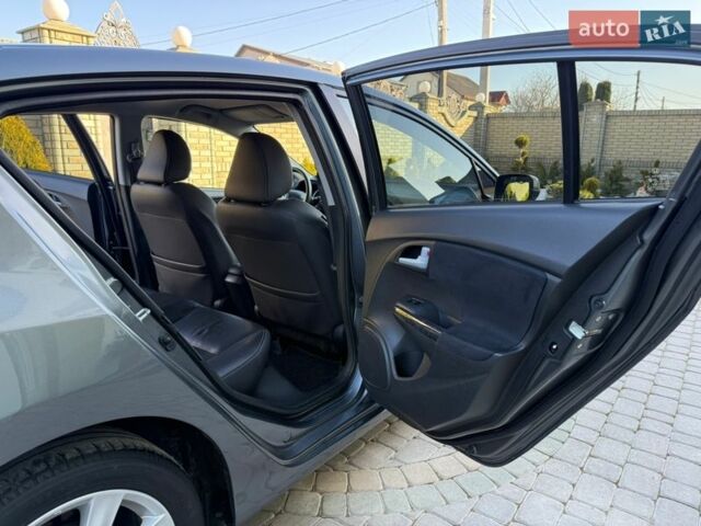 Серый Хонда Инсайт, объемом двигателя 1.3 л и пробегом 177 тыс. км за 10000 $, фото 86 на Automoto.ua