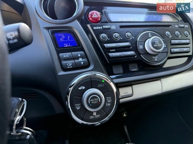 Серый Хонда Инсайт, объемом двигателя 1.3 л и пробегом 177 тыс. км за 10000 $, фото 75 на Automoto.ua
