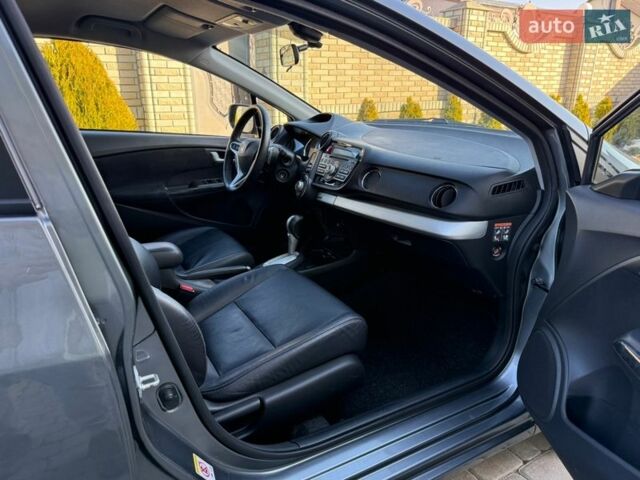 Серый Хонда Инсайт, объемом двигателя 1.3 л и пробегом 177 тыс. км за 10000 $, фото 80 на Automoto.ua