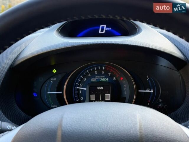 Серый Хонда Инсайт, объемом двигателя 1.3 л и пробегом 177 тыс. км за 10000 $, фото 69 на Automoto.ua