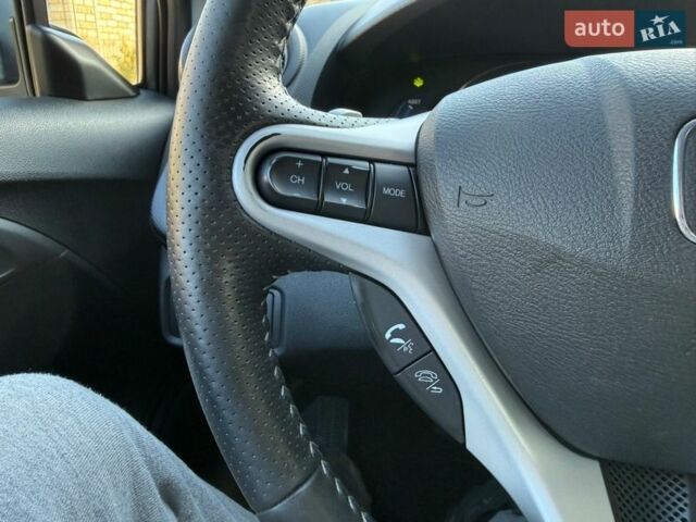 Серый Хонда Инсайт, объемом двигателя 1.3 л и пробегом 177 тыс. км за 10000 $, фото 64 на Automoto.ua