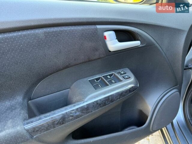 Серый Хонда Инсайт, объемом двигателя 1.3 л и пробегом 177 тыс. км за 10000 $, фото 55 на Automoto.ua