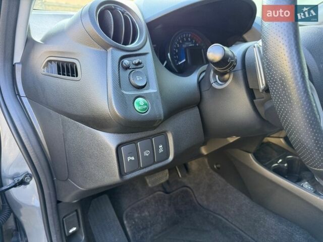 Серый Хонда Инсайт, объемом двигателя 1.3 л и пробегом 177 тыс. км за 10000 $, фото 59 на Automoto.ua