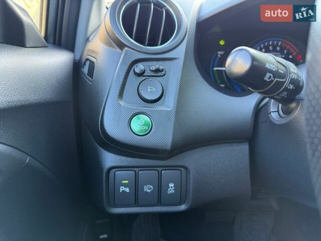 Серый Хонда Инсайт, объемом двигателя 1.3 л и пробегом 177 тыс. км за 10000 $, фото 67 на Automoto.ua