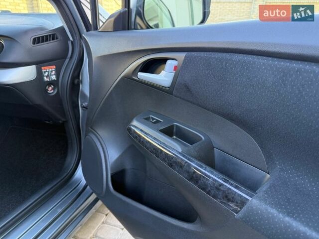 Серый Хонда Инсайт, объемом двигателя 1.3 л и пробегом 177 тыс. км за 10000 $, фото 79 на Automoto.ua