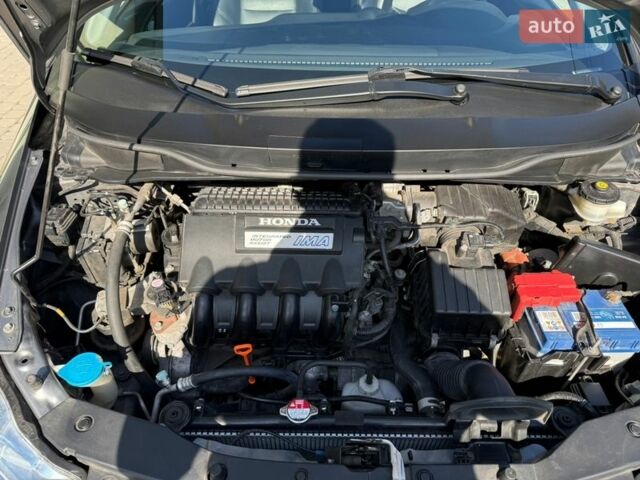 Серый Хонда Инсайт, объемом двигателя 1.3 л и пробегом 177 тыс. км за 10000 $, фото 102 на Automoto.ua