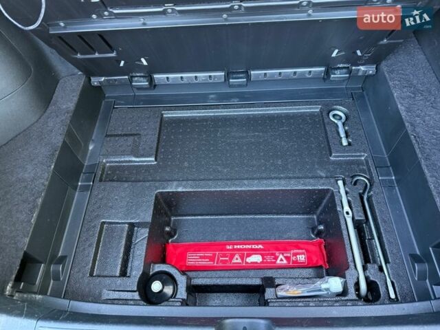 Серый Хонда Инсайт, объемом двигателя 1.3 л и пробегом 177 тыс. км за 10000 $, фото 96 на Automoto.ua
