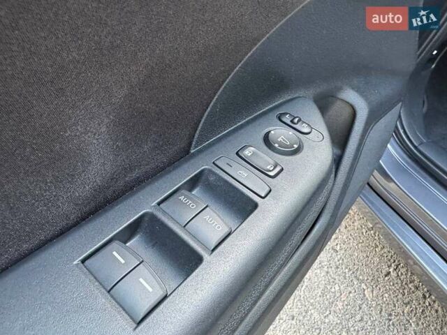 Сірий Хонда Інсайт, об'ємом двигуна 1.5 л та пробігом 113 тис. км за 15900 $, фото 19 на Automoto.ua