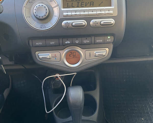 Белый Хонда Джаз, объемом двигателя 1.4 л и пробегом 133 тыс. км за 5700 $, фото 13 на Automoto.ua