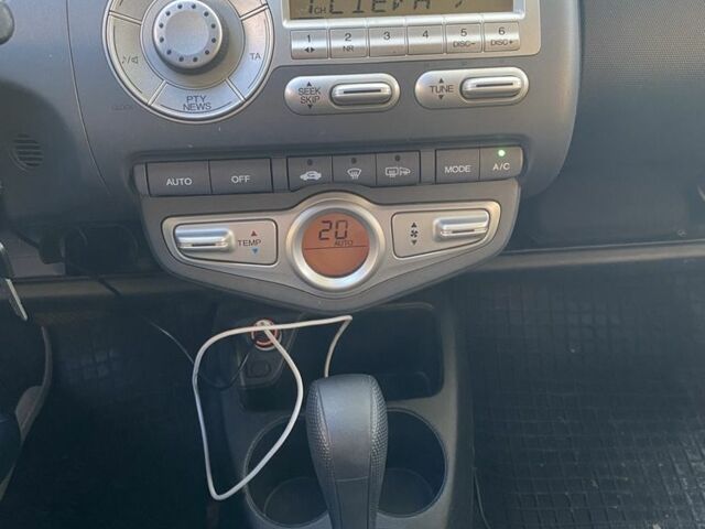 Белый Хонда Джаз, объемом двигателя 1.3 л и пробегом 133 тыс. км за 5700 $, фото 7 на Automoto.ua