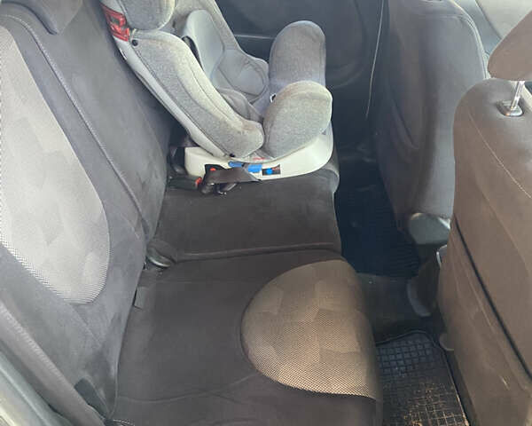 Белый Хонда Джаз, объемом двигателя 1.4 л и пробегом 133 тыс. км за 5700 $, фото 15 на Automoto.ua