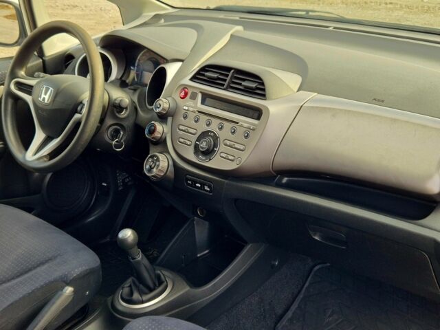 Хонда Джаз 2011 в Харькове на Automoto.ua Белый Хонда Джаз, объемом двигателя 1.2 л и пробегом 169 тыс. км за 4900 $, фото 6 на Automoto.ua