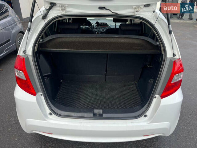 Хонда Джаз 2011 в Виннице на Automoto.ua Белый Хонда Джаз, объемом двигателя 1.34 л и пробегом 227 тыс. км за 7999 $, фото 24 на Automoto.ua