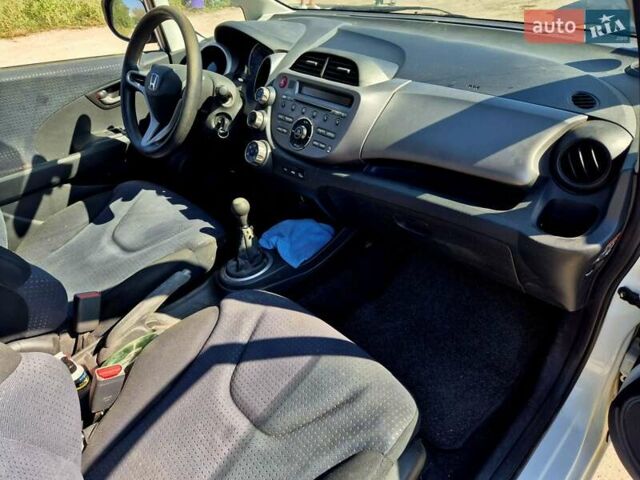 Белый Хонда Джаз, объемом двигателя 1.2 л и пробегом 231 тыс. км за 5700 $, фото 6 на Automoto.ua