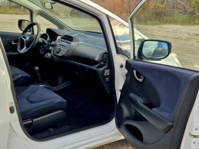 Хонда Джаз 2011 в Харькове на Automoto.ua Белый Хонда Джаз, объемом двигателя 1.2 л и пробегом 169 тыс. км за 4900 $, фото 5 на Automoto.ua