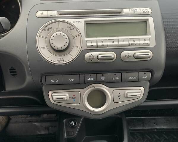 Черный Хонда Джаз, объемом двигателя 1.4 л и пробегом 250 тыс. км за 4999 $, фото 47 на Automoto.ua