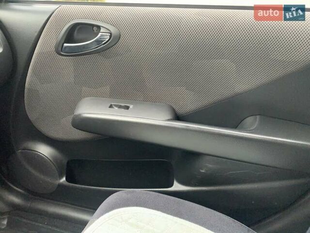 Черный Хонда Джаз, объемом двигателя 1.4 л и пробегом 250 тыс. км за 4999 $, фото 43 на Automoto.ua