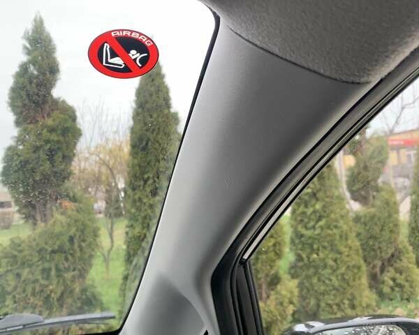 Черный Хонда Джаз, объемом двигателя 1.4 л и пробегом 250 тыс. км за 4999 $, фото 67 на Automoto.ua