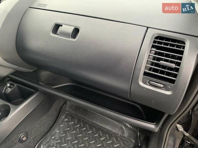 Черный Хонда Джаз, объемом двигателя 1.34 л и пробегом 250 тыс. км за 4950 $, фото 26 на Automoto.ua