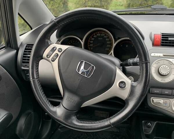 Черный Хонда Джаз, объемом двигателя 1.4 л и пробегом 250 тыс. км за 4999 $, фото 49 на Automoto.ua