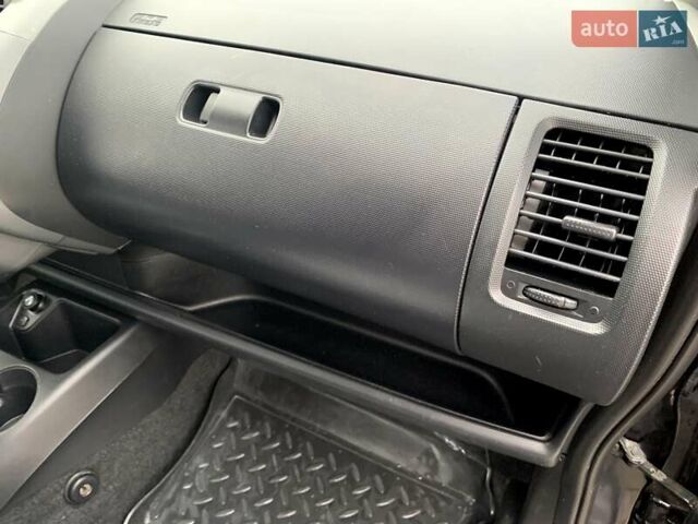 Черный Хонда Джаз, объемом двигателя 1.4 л и пробегом 250 тыс. км за 4999 $, фото 36 на Automoto.ua