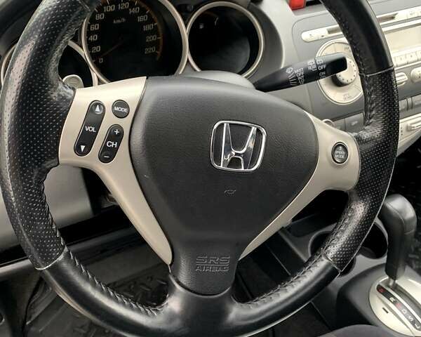 Черный Хонда Джаз, объемом двигателя 1.4 л и пробегом 250 тыс. км за 4999 $, фото 42 на Automoto.ua