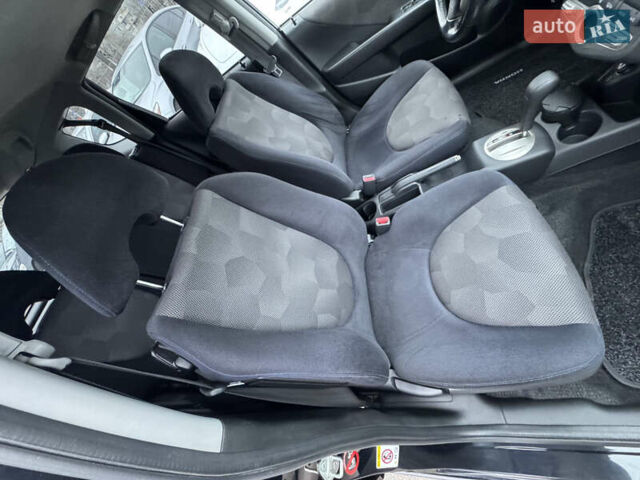 Черный Хонда Джаз, объемом двигателя 1.34 л и пробегом 70 тыс. км за 7500 $, фото 24 на Automoto.ua