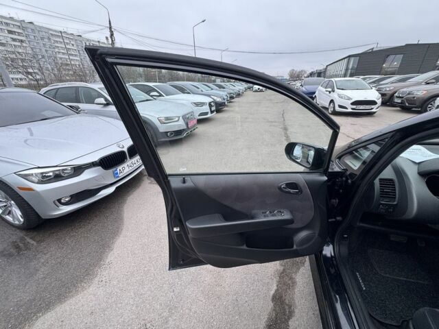 Черный Хонда Джаз, объемом двигателя 1.3 л и пробегом 70 тыс. км за 7500 $, фото 17 на Automoto.ua