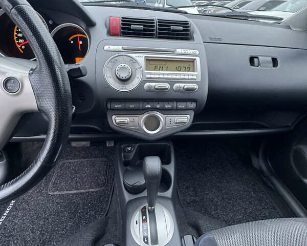 Черный Хонда Джаз, объемом двигателя 1.34 л и пробегом 70 тыс. км за 7500 $, фото 21 на Automoto.ua