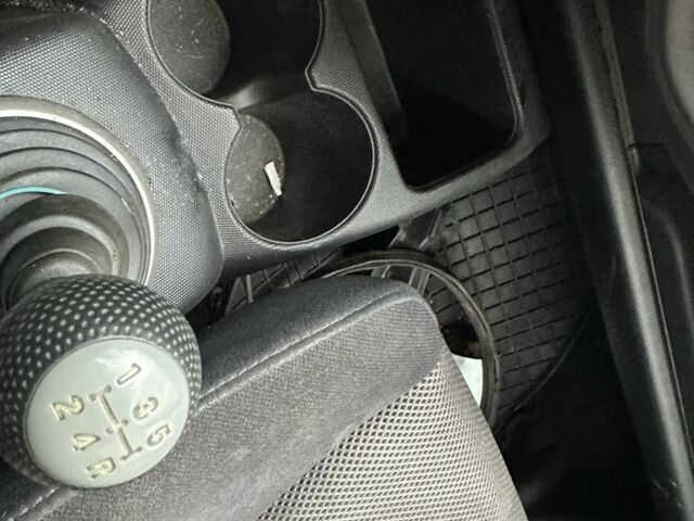 Черный Хонда Джаз, объемом двигателя 1.4 л и пробегом 200 тыс. км за 2600 $, фото 5 на Automoto.ua